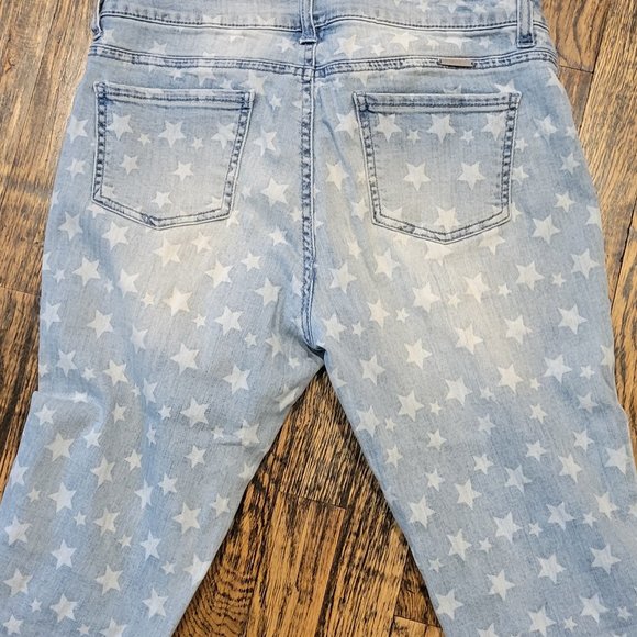 Light Wash Denim Capri Jeans With White Stars - Picture 3 of 4